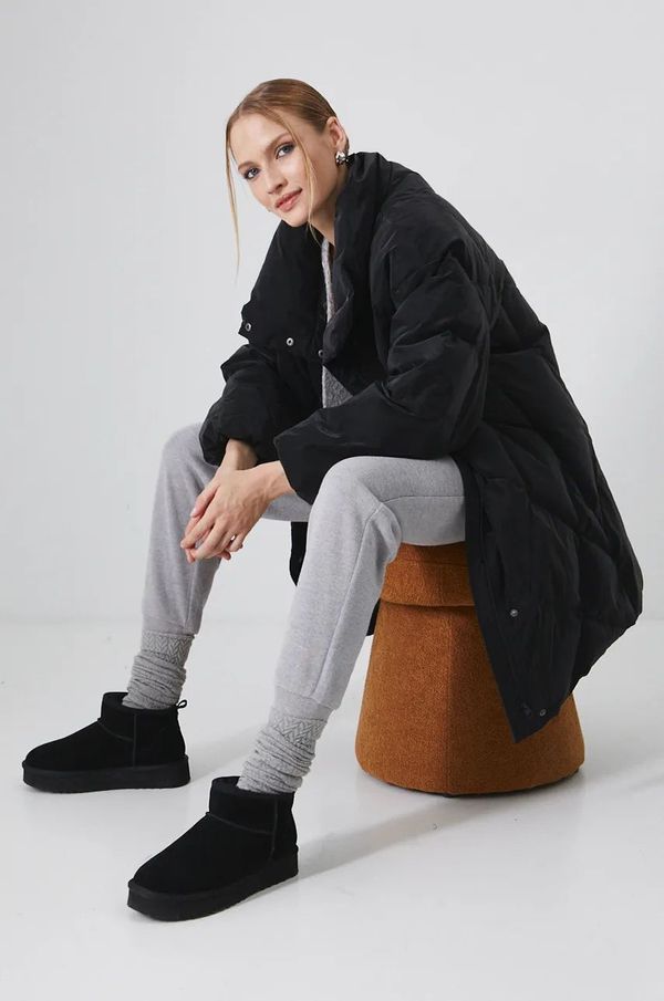 Medicine Pernata jakna Medicine za žene, boja: crna, za zimu, oversize