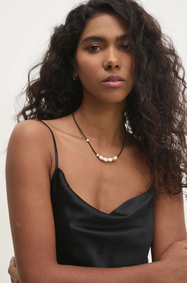 Answear Lab Ručno izrađena ogrlica Answear Lab, od pozlaćenog srebra s kultiviranim biserom i hematitom