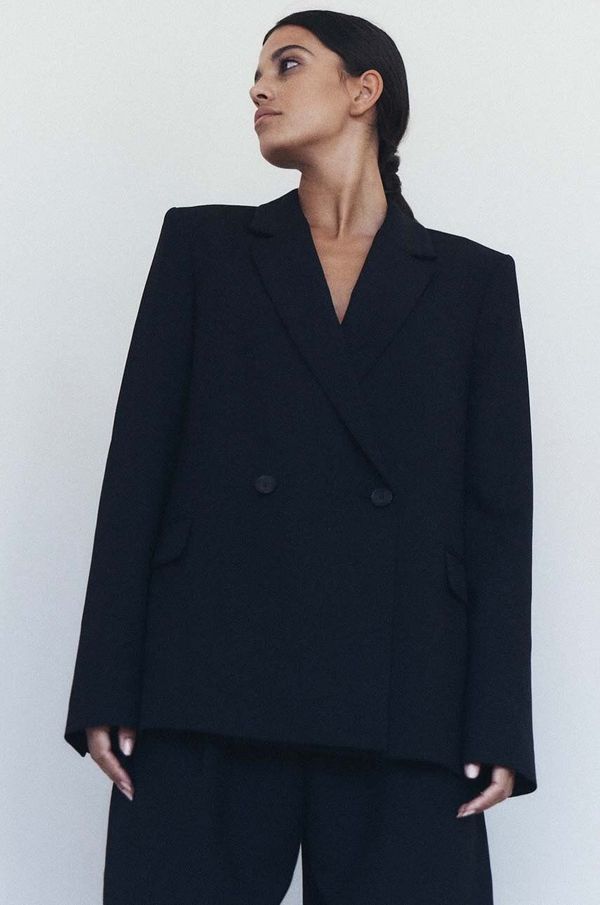 Muuv. Sako MUUV. boja: crna, dvoredno zakopčavanje, bez uzorka