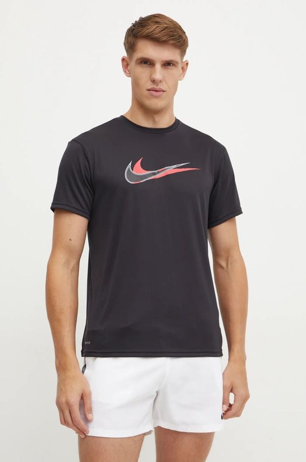 Nike Sportska majica kratkih rukava Nike Stacked Swoosh boja: crna, s tiskom, NESSE512