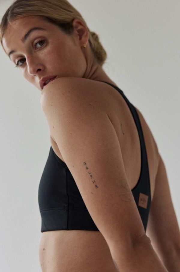 Muuv. Sportski grudnjak MUUV. Basic boja: crna