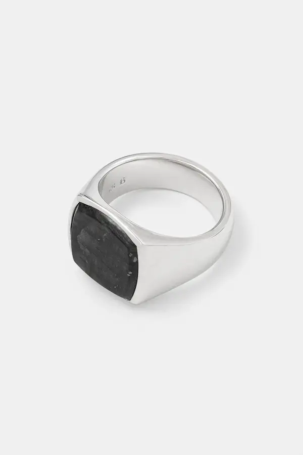 Tom Wood Srebrni prsten Tom Wood Cushion Black Larvikite