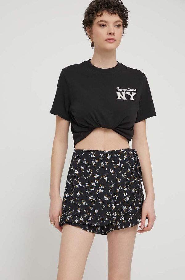 Tommy Jeans Suknja - hlače Tommy Jeans boja: crna, mini, širi se prema dolje, DW0DW17960