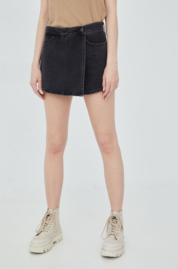 Levi's Traper kratke hlače Levi's za žene, boja: crna, glatki materijal, visoki struk