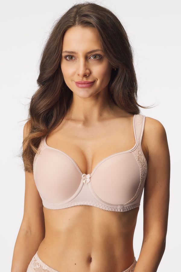 Albina Grudnjak Charm podstavljeni