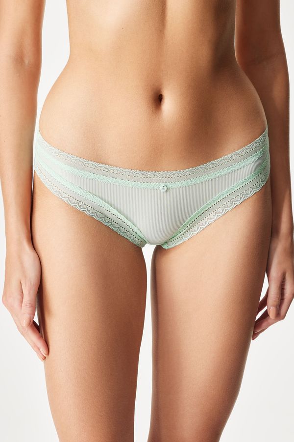 Ysabel Mora Brazilke Lina