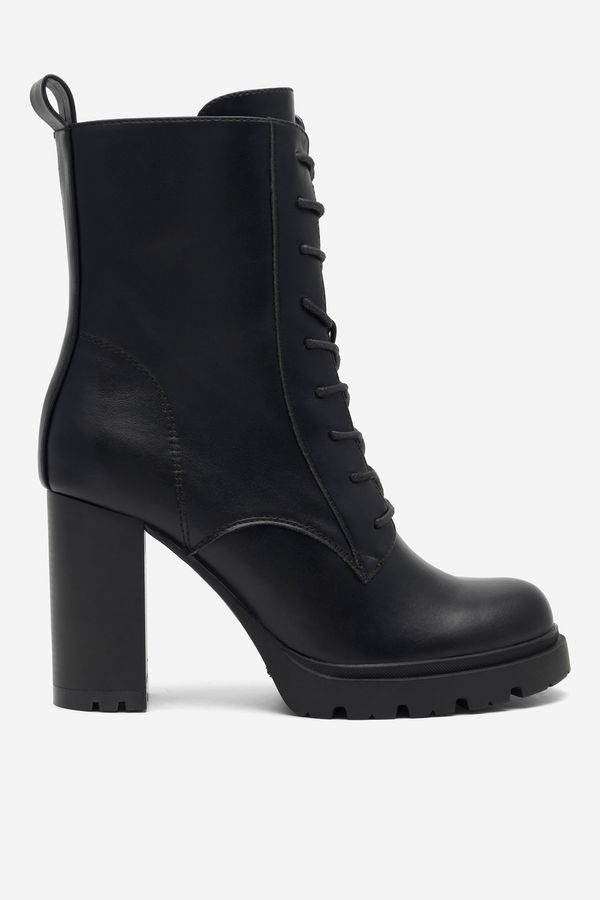 Clara Barson Cipele na vezanje Clara Barson