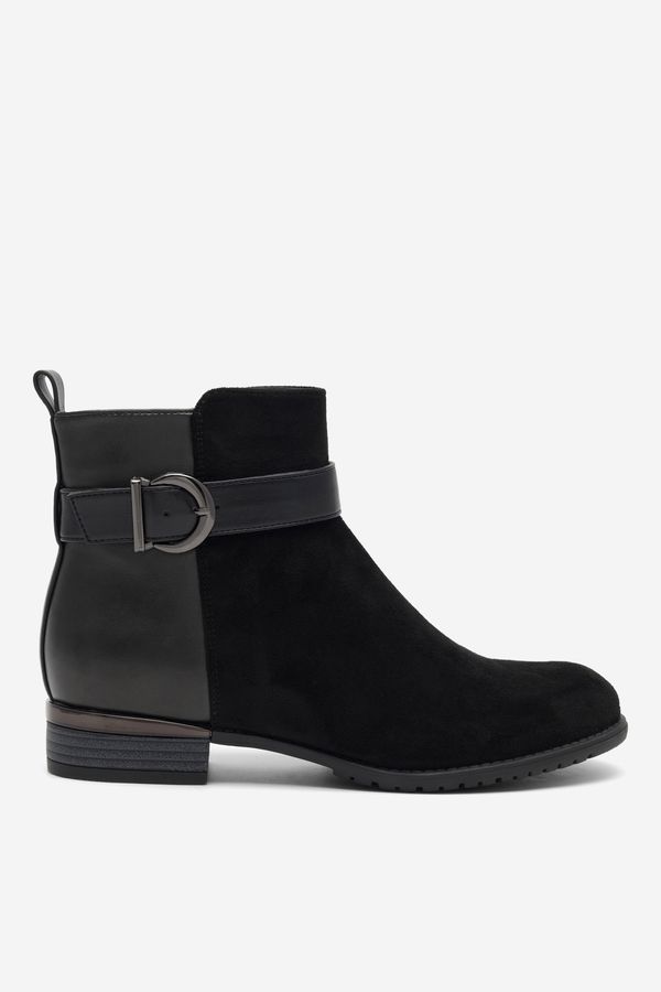 Clara Barson Gležnjače Clara Barson