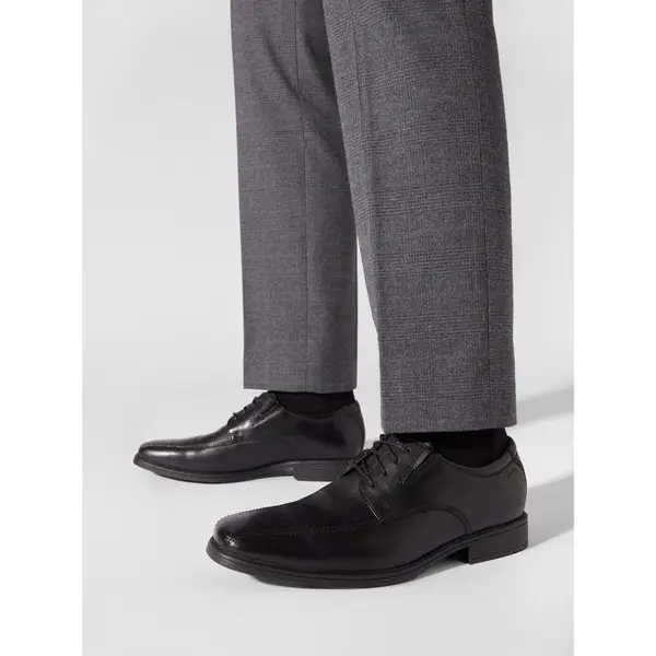 Clarks Cipele Clarks Tilden Walk 261103107 Crna