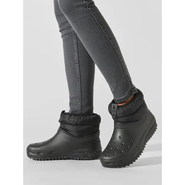 Crocs Čizme Crocs Classic Neo Puff Shorty Boot W 207311 Crna
