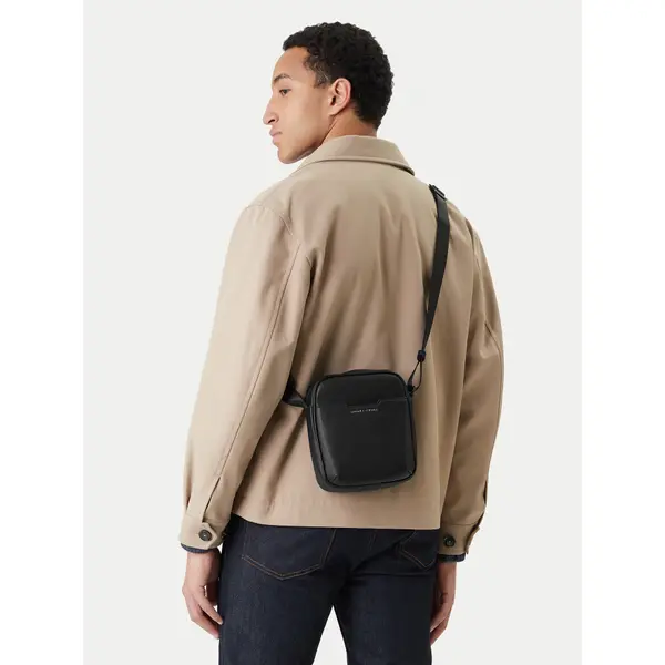 Armani Exchange Crossover torbica Armani Exchange XM002584 AF22651 UC001 Crna