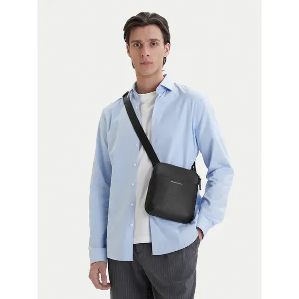 Armani Exchange Crossover torbica Armani Exchange XM002586 AF22651 UC001 Crna