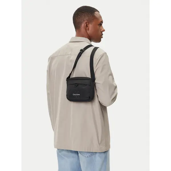 Calvin Klein Crossover torbica Calvin Klein Bold Camera Bag LV04D3117G Crna