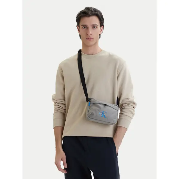 Calvin Klein Crossover torbica Calvin Klein Bold Camera Bag LV04D3117G Siva