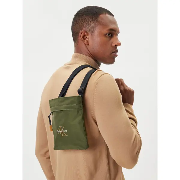 Calvin Klein Crossover torbica Calvin Klein Bold Flatpack LV04D3178G Zelena