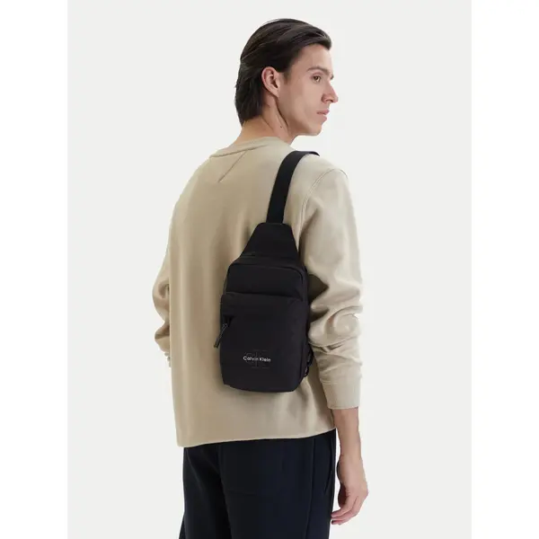 Calvin Klein Crossover torbica Calvin Klein Bold Sling LV04D3300G Crna