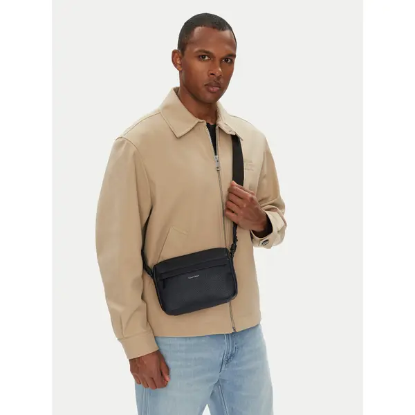 Calvin Klein Crossover torbica Calvin Klein Ck Must Camera Bag LV04D3084G Crna