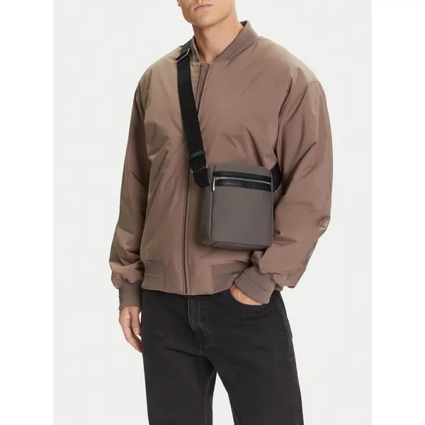 Calvin Klein Crossover torbica Calvin Klein Contrast Reporter LV04D3175G Siva