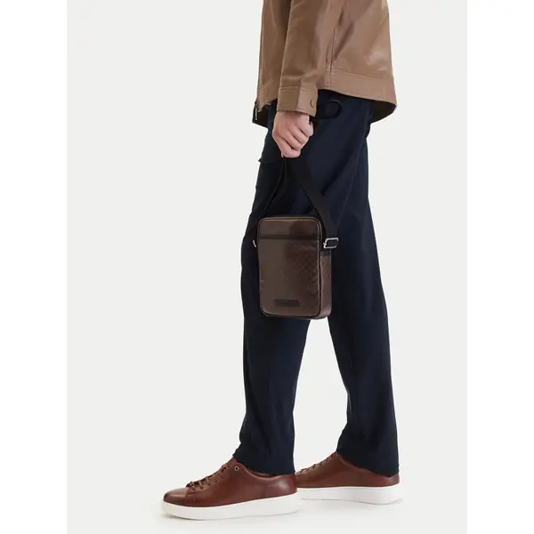 Calvin Klein Crossover torbica Calvin Klein Emblem Aop Coated Slim Reporter LV04D3334G Smeđa