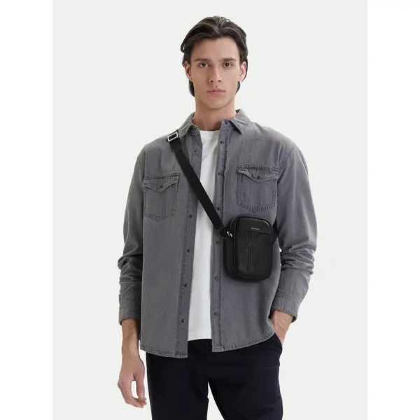 Calvin Klein Crossover torbica Calvin Klein Emblem Aop Emboss Slim Reporter LV04D3371G Crna