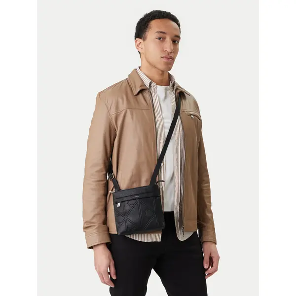 Calvin Klein Crossover torbica Calvin Klein Emblem Emboss Slim Flatpack LV04D3370G Crna