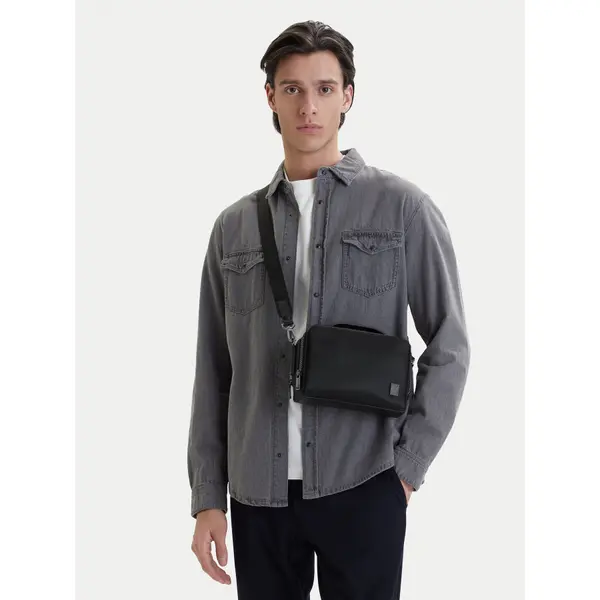 Calvin Klein Crossover torbica Calvin Klein Emblem Hw Camera Bag LV04D3291G Crna