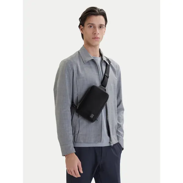 Calvin Klein Crossover torbica Calvin Klein Emblem Hw Sling LV04D3292G Crna