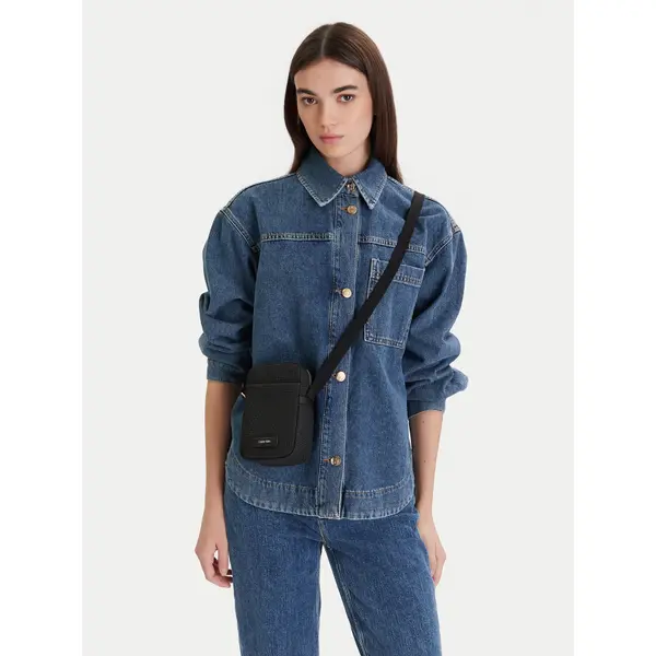 Calvin Klein Crossover torbica Calvin Klein Embossed Woven Slim Reporter LV04D3221G Crna