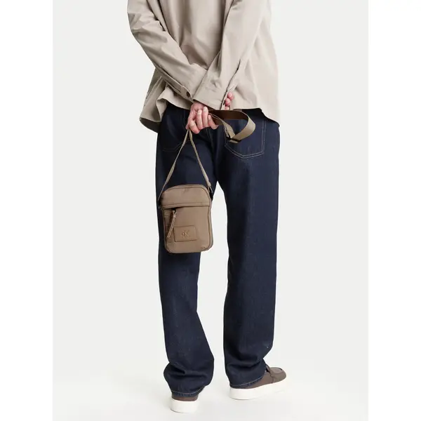 Calvin Klein Jeans Crossover torbica Calvin Klein Jeans Metro Nylon Reporter S Ny LV04G3089G Bež