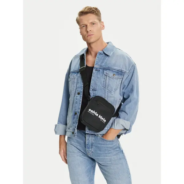 Calvin Klein Crossover torbica Calvin Klein LV04G3180G Crna