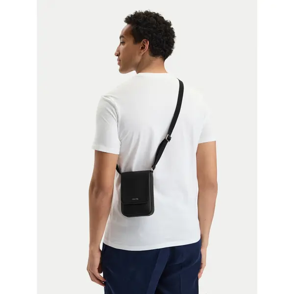 Calvin Klein Crossover torbica Calvin Klein Raised Phone Crossbody LV04D1226G Crna