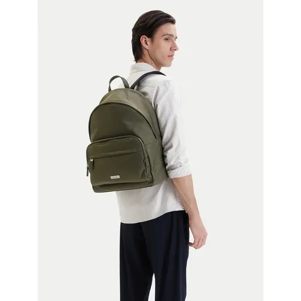 Calvin Klein Crossover torbica Calvin Klein Sleek Round Backpack LV04D3143G Zelena