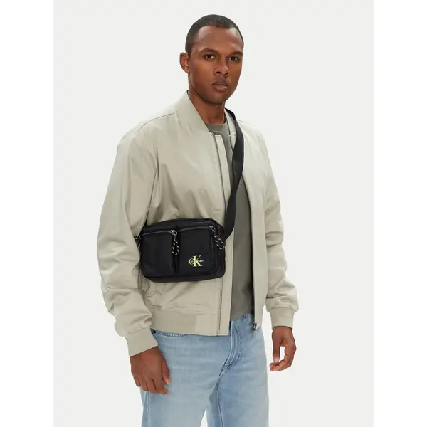 Calvin Klein Crossover torbica Calvin Klein Tech Utility Camera Bag LV04G3178G Crna