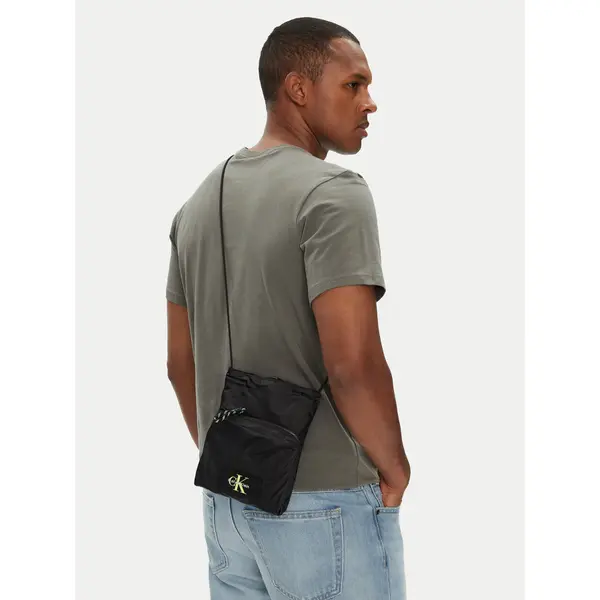 Calvin Klein Crossover torbica Calvin Klein Tech Utility Small Cb LV04G1079G Crna