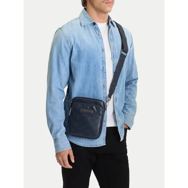 Guess Jeans Crossover torbica Guess Jeans CWBEO-GUESS-B-003-09 Tamnoplava