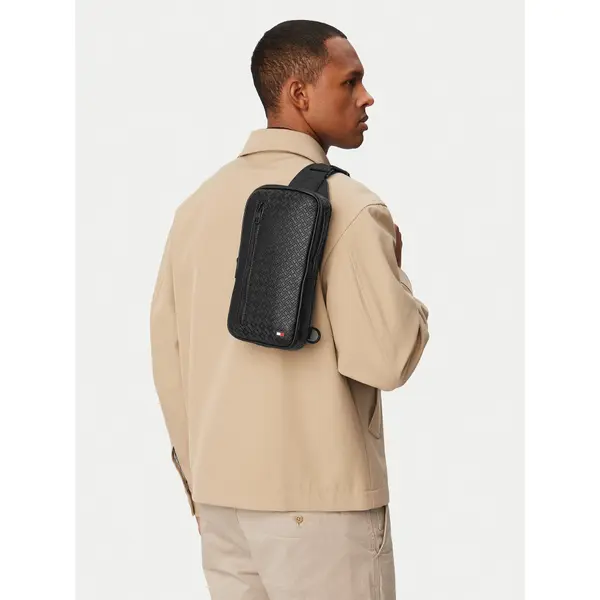 Tommy Hilfiger Crossover torbica Tommy Hilfiger Embossed Flag Sling Bag AM0AM14191 Crna