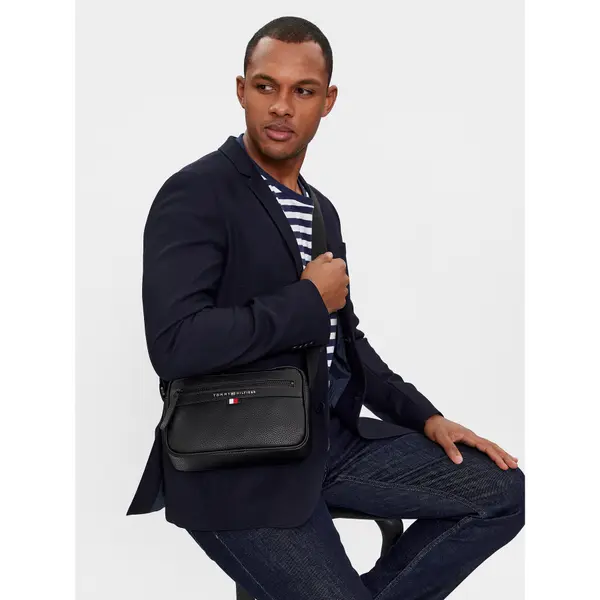Tommy Hilfiger Crossover torbica Tommy Hilfiger Essential Pu Ew Reporter AM0AM12093 Crna