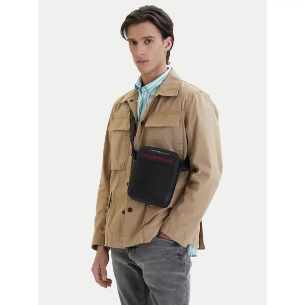 Tommy Hilfiger Crossover torbica Tommy Hilfiger Th Foundaiton Mini Reporter AM0AM14156 Crna