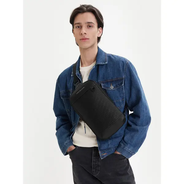 Tommy Hilfiger Crossover torbica Tommy Hilfiger Th Modern Slingpack AM0AM14024 Crna
