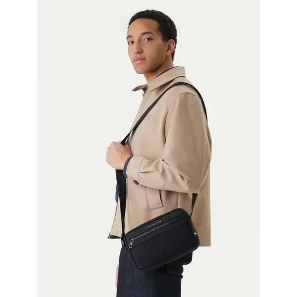 Tommy Hilfiger Crossover torbica Tommy Hilfiger Th Repreve Ew Reporter AM0AM14152 Crna