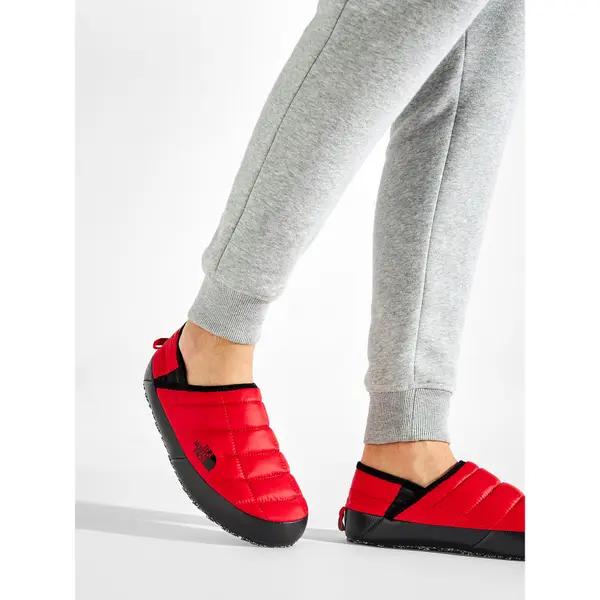 The North Face Papuče The North Face Thermoball Traction Mule V NF0A3UZNKZ31-070 Crvena