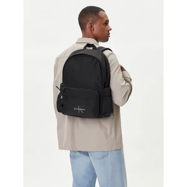 Calvin Klein Ruksak Calvin Klein Bold Round Backpack LV04D3114G Crna