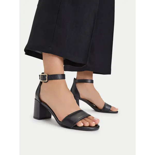 Clarks Sandale Clarks Ezoria Mae 26181295 Crna