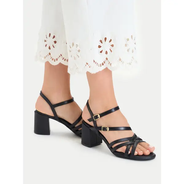 Clarks Sandale Clarks Ezoria Strap 26185893 Crna