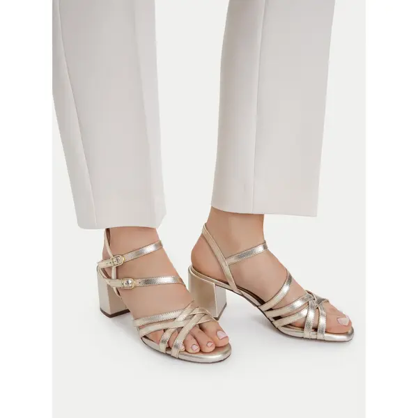 Clarks Sandale Clarks Ezoria Strap 26185896 Zlatna