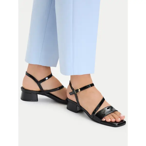 Clarks Sandale Clarks Serina35 Strap 26186117 Crna