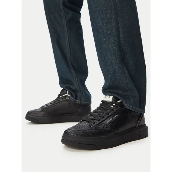 Armani Exchange Tenisice Armani Exchange XM002205 AF21444 UC001 Crna