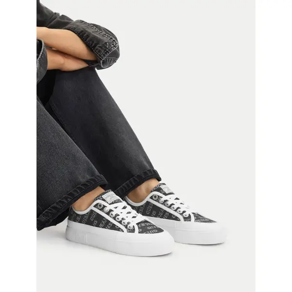 Guess Jeans Tenisice Guess Jeans CWBEO-GJ13456 Crna