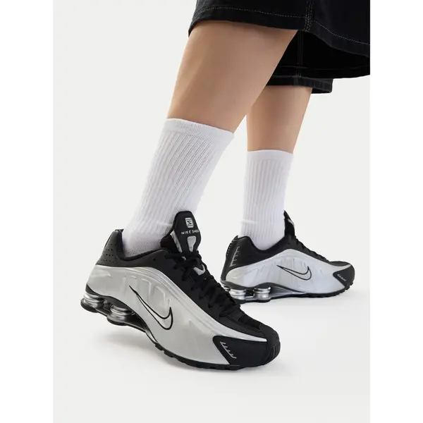 Nike Tenisice Nike Shox R4 HQ1988 007 Srebrna