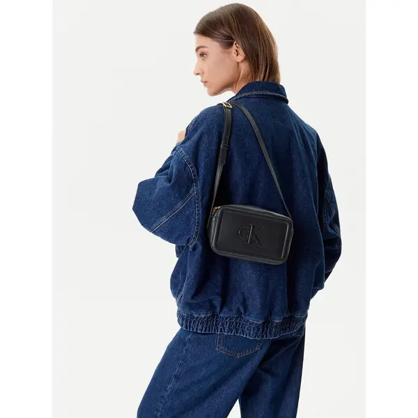 Calvin Klein Torbica Calvin Klein Bold Ck Camera Bag LV04F3220G Crna